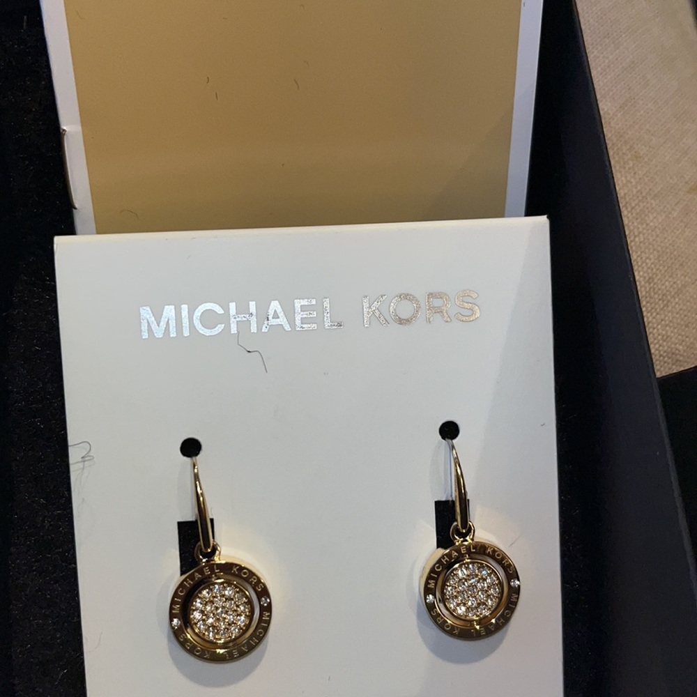 New MICHAEL KORS GOLD-TONE FLIP GLITZ REVERSIBLE CRYSTAL PAVE EARRINGS NEW - Picture 6 of 12